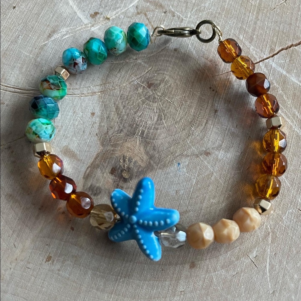 Starfish glass bead bracelet. 7 inch standard size.